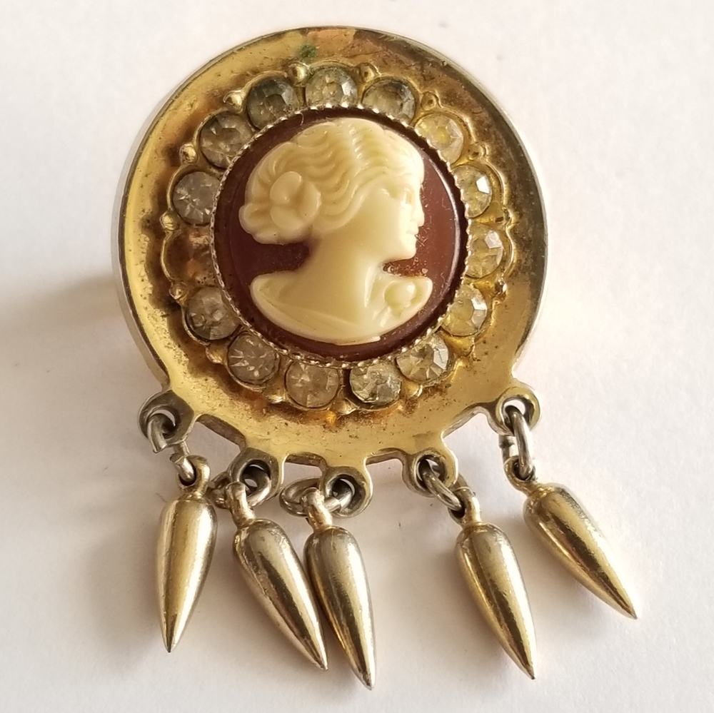 Vintage Karu brooch pin faux cameo gold tone Victorian revival style spike